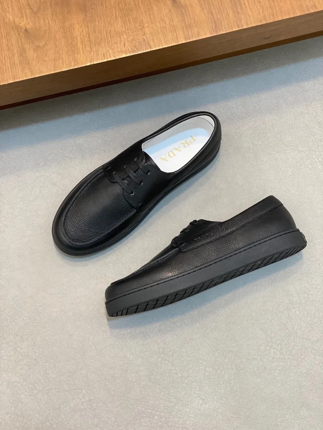 Men's shoes 💰700 [PRADA] Men's shoes are on sale at the counter, sold in Guangzhou, synchronized with the official website, 1 high-quality shipment ✔️ Original cowhide + cowhide lining, 1🆚1 replica, original sole, 38-45 (38.45 custom-made, non-refundable)